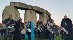 Stonehenge-Equinox-Solstice-open-access-pilgrims (127)