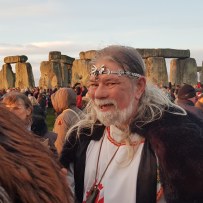 Stonehenge-Equinox-Solstice-open-access-pilgrims (147)