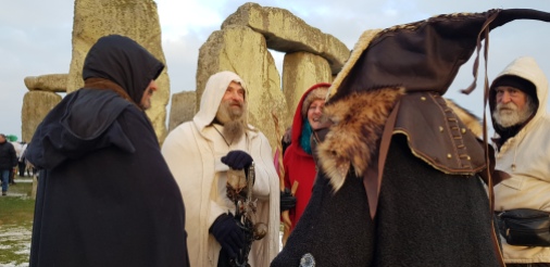 Stonehenge-Equinox-Solstice-open-access-pilgrims (19)
